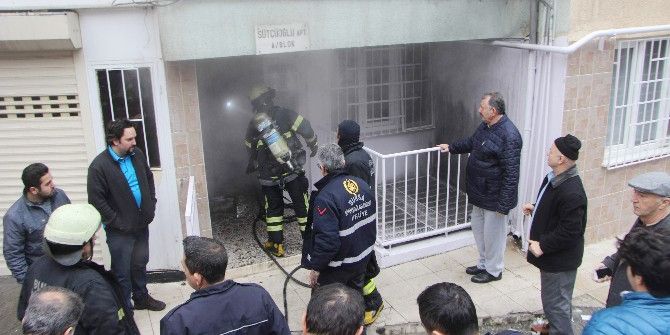 Bursa’da Çıkan Yangında 3 Genç Hastanelik Oldu