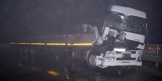 Gizli Buzlanma Trafik Kazasına Neden Oldu: 13 Yaralı