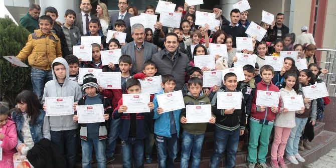 Bornova’da Çocuklar Bilimi Deneyerek Öğreniyor