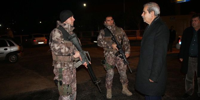 Başkan Demirkol’dan Polise Ve Temizlik Personeline Anlamlı Ziyaret