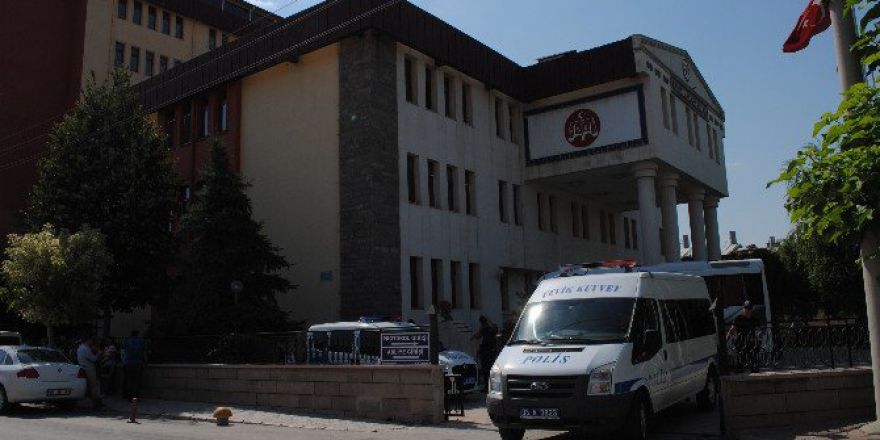 Afyonkarahisar’da Gözaltına Alınan 13 Hakim Ve Savcı Mahkemeye Sevk Edildi