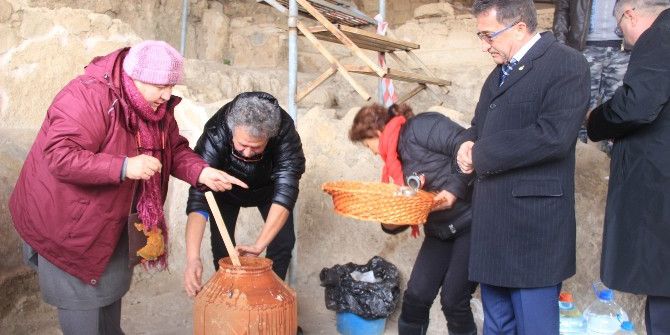 Edremit’te 3 Bin Yıllık Sos Yapıldı