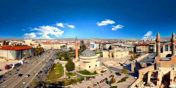 Sivas Doğumlu Ünlüler