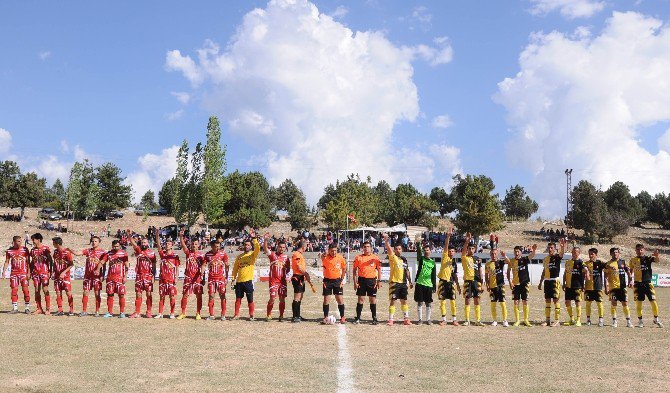 Torosların Zirvesinde Futbol Şöleni