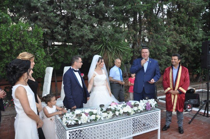 Mesai Arkadaşlarının Mutluluğuna Ortak Oldular