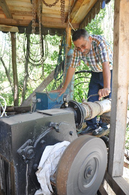 Kendi Elektriğini Kendisi Üretiyor