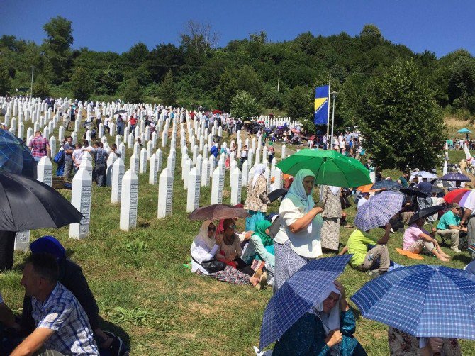 Eyüplü Öğrenciler Srebrenitsa Şehitlerini Andı