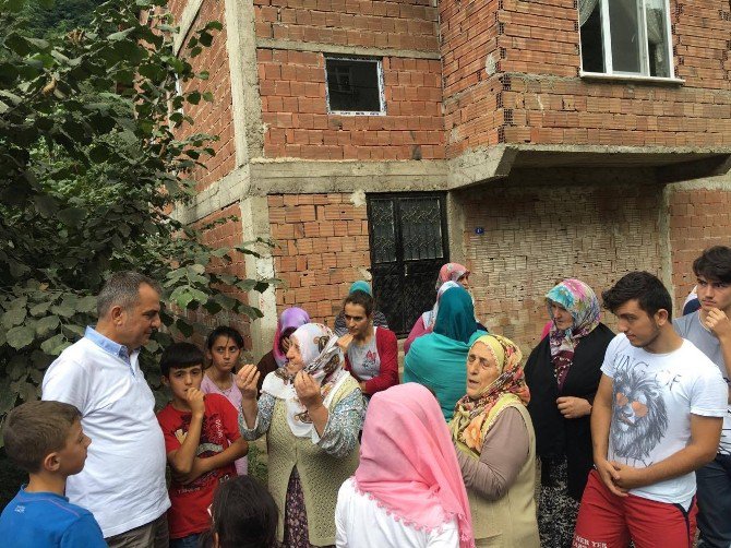 İkisu Grup Yolu’nu Ulaşıma Kapatan Kadın Ve Çocuklara Başkan Sağıroğlu’ndan İkna Çabası