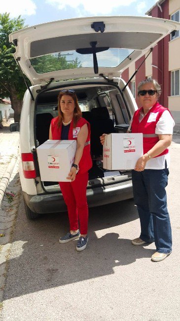 Türk Kızılayı Eskişehir Şubesi Kadın Kolları’ndan İhtiyaç Sahiplerine Yardım