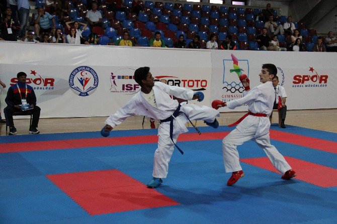 Dünya Okul Sporları Olimpiyatları Karate Müsabakaları İle Başladı