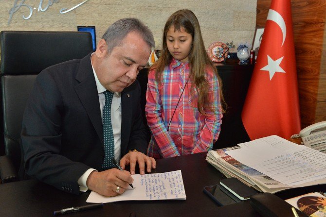 En Başarılı İlçe Belediye Başkanı, Muhittin Böcek Oldu