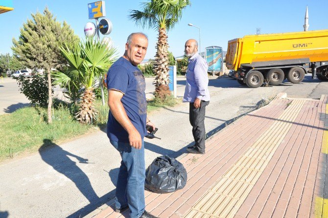 Şüpheli Poşetten Bayat Ekmek Çıktı