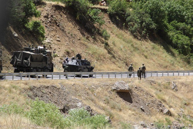 Pkk’lıların Taciz Ateşine, Güvenlik Güçleri Anında Karşılık Verdi