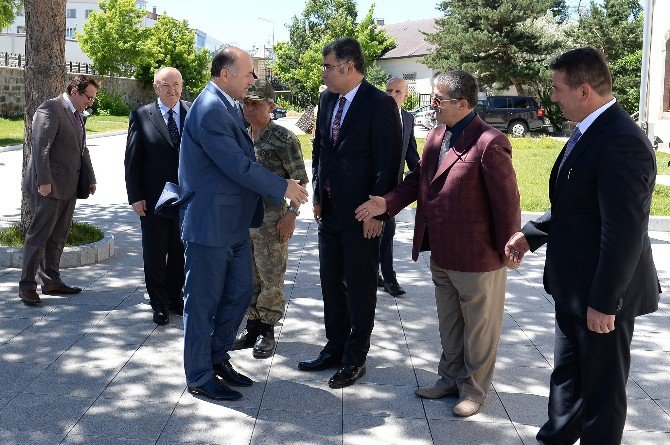 Kaymakamlar Toplantısı Tarihi Erzurum Kongre Binasında Yapıldı