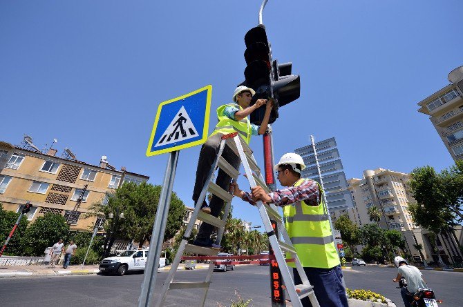 Mersin Büyükşehir Belediyesi, Trafiği Rahatlatacak Çalışmalara Devam Ediyor