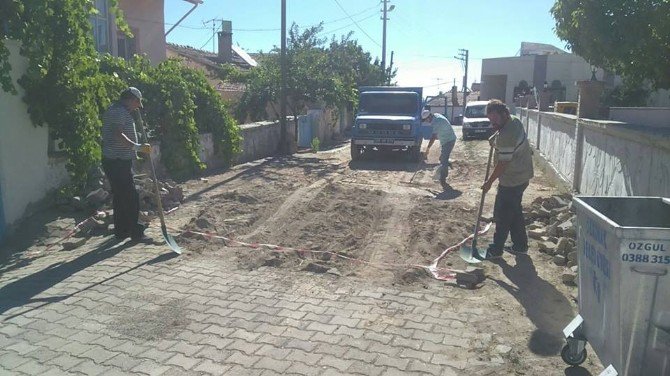 Özkonak Kasabasında Çevre Düzenleme Çalışmaları Devam Ediyor