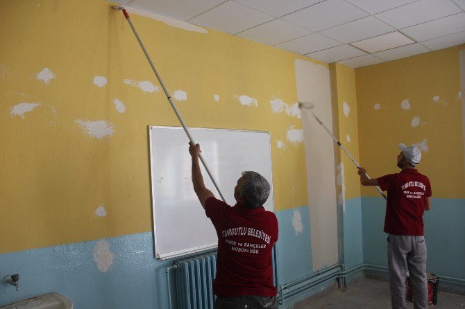 Boya Atölyesi Ekipleri Turgutlu’ya Renk Katıyor