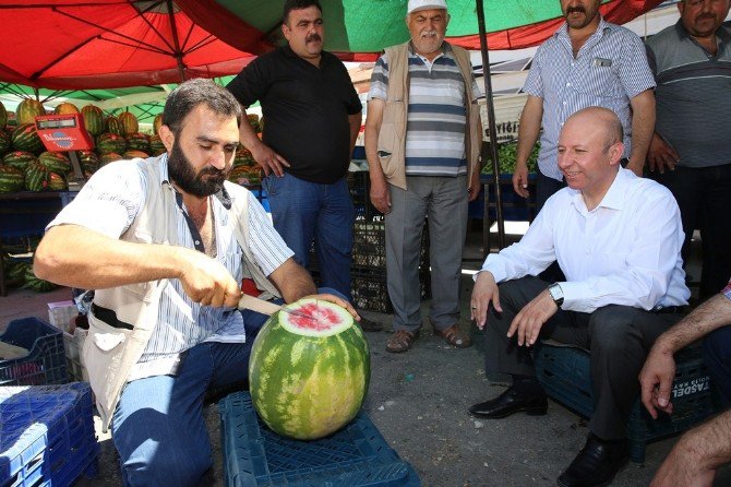 Başkan Çolakbayrakdar, Pazar Esnafını Ziyaret Etti