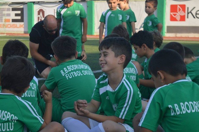 Bodrum’da Geleceğin Futbolcuları Yetişiyor