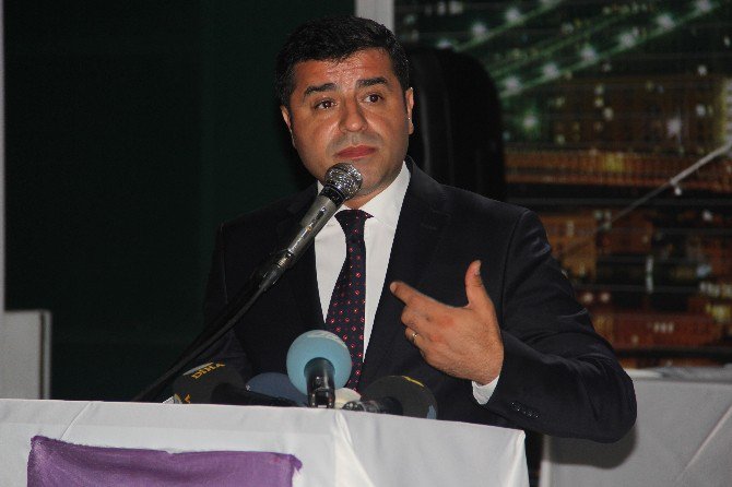 Demirtaş, Referandum Önerisini Düzeltti