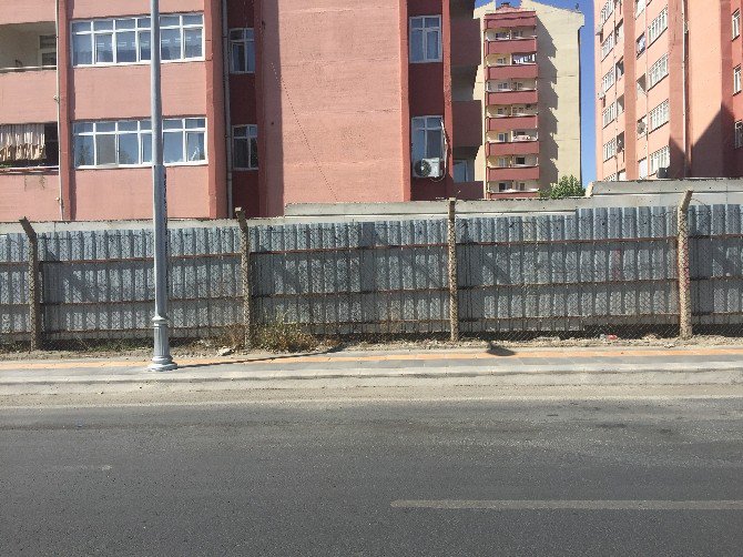 Diyarbakır’da Polis Lojmanlarına Beton Duvarlar Yapılıyor