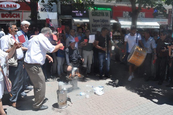 Şehrin Göbeğinde Mangal Yakıp Davul Zurna Çaldılar