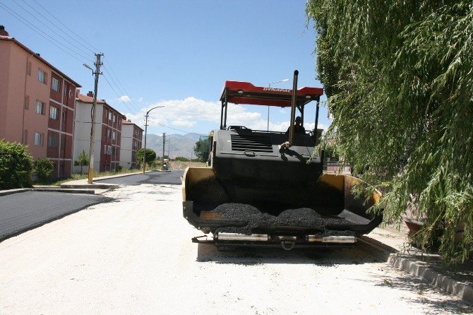 Ara Sokaklarda Asfalt Kaplama Çalışmaları Devam Ediyor