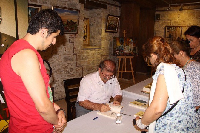 Kuşadası Kent Konseyi Başkanı İsmail Tezgel, Okurlarıyla Buluştu