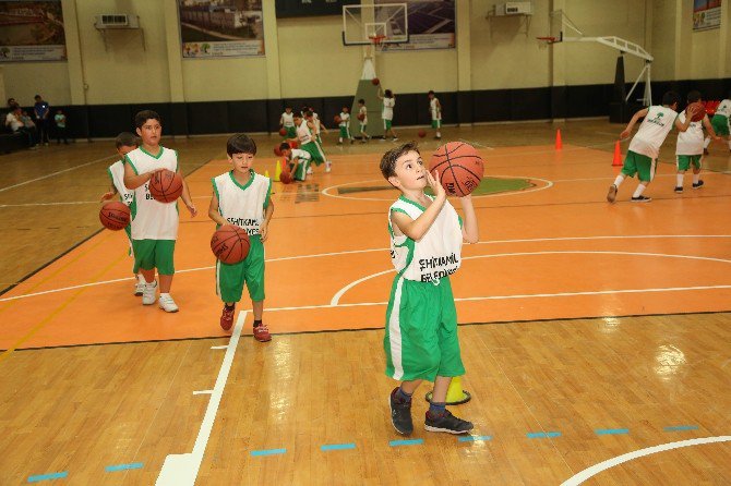 Şehitkamil Sporun Geleceğine Dokunuyor