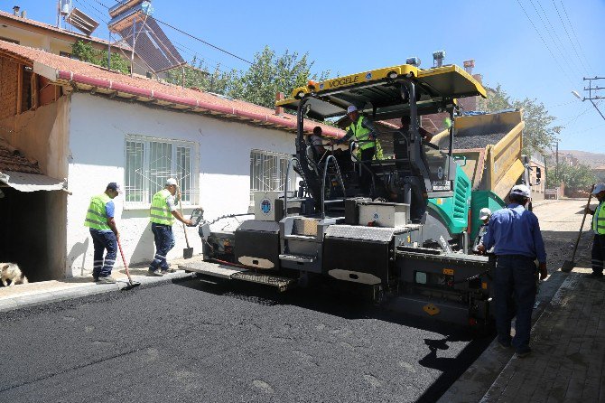 Selçuklu Mahallesinde Kaldırım Ve Asfalt Çalışması Yapıldı