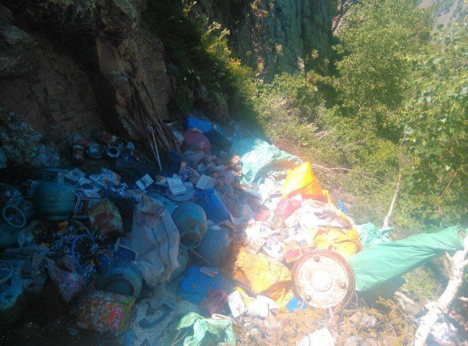 Erzurum’da Terör Örgütünün İki Sığınağında Çok Sayıda Malzeme Ele Geçirildi