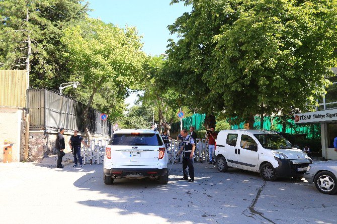 Ankara Polisi Fransız Büyükelçiliği Etrafında Kuş Uçurtmuyor