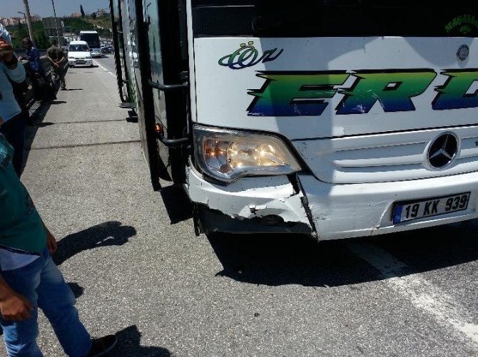 2 Otobüs 1 Otomobil Kaza Yaptı, Tem Trafiğe Kapandı