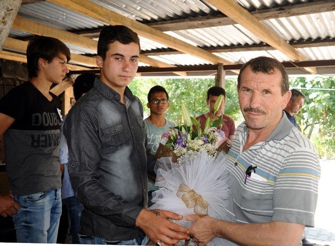 Bilecikli Gençler Ve Göçmenlerden Şehit Er’in Ailesine Ziyaret