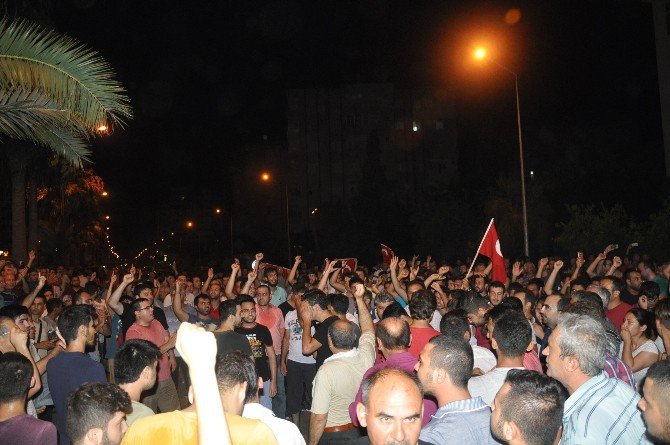 Adana’da Gece Yarısı Camilerde Halka “Demokrasi” Vurgusu