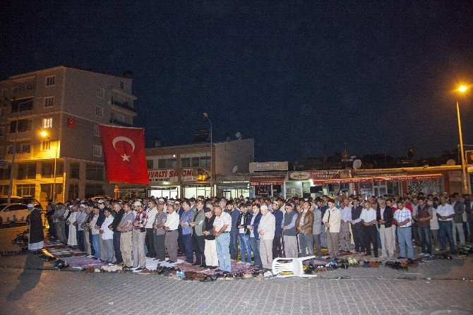 Demokrasiye "Fetih Sureli" Destek