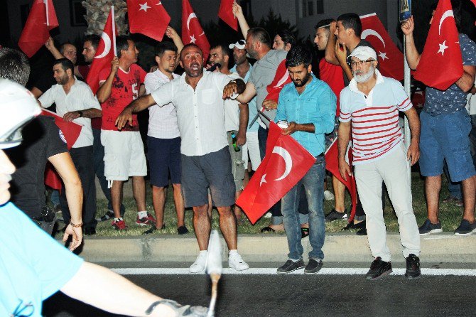 Bodrum’da Vatandaşlar İlçe Emniyet Müdürlüğü’nün Önünde Toplandı