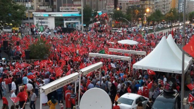 Bursa’da Onbinler Meydanlara İndi