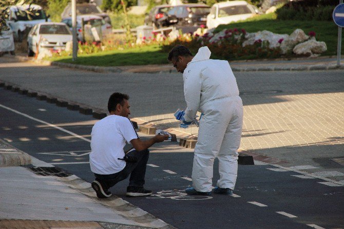 Otel Ve Araçlarda Yüzlerce Mermi Deliği