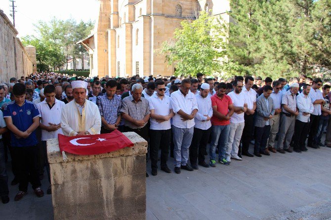 Nevşehir’de Darbe Girişimi Sonrası Şehit Düşenler İçin Gıyabi Cenaze Namazı Kılındı