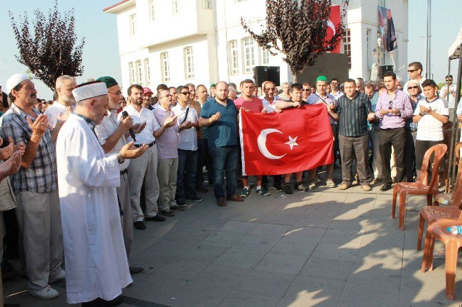 Yalova’da Şehitler İçin Gıyabi Cenaze Namazı Kılındı