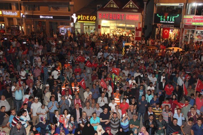 Bayburt’un Demokrasi Nöbeti Sürüyor