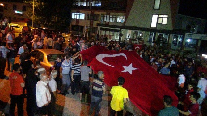 Doğanşehir’de De Binlerce Kişi Sabaha Kadar Sokaktaydı