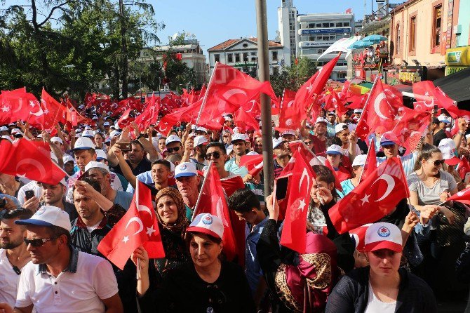 Trabzon Atatürk Alanı’nda Darbe Girişimini Protesto Ettiler