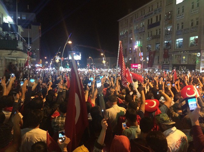 Erzurum’da Bayrak Yürüyüşü