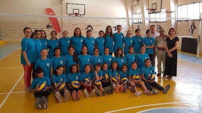 Eskişehir Kırım Derneği Voleybol Yaz Okulu Çalışmaları Başladı