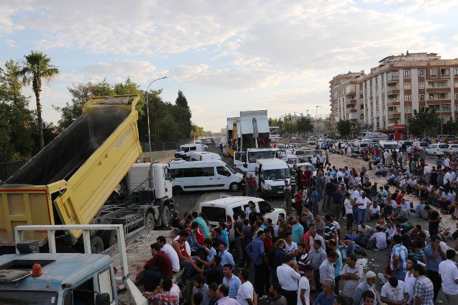 İlçe Belediyesi Darbe Girişimini Önlemek İçin Araçlarını Kullandı