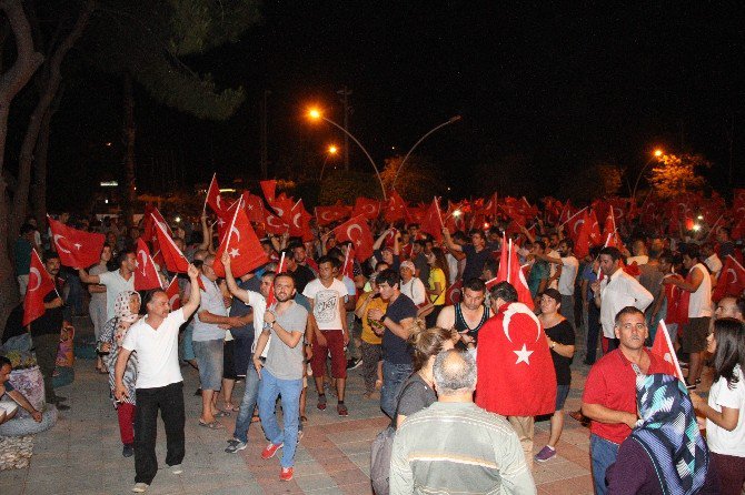 Fethiye’de Vatandaşlar Sokağa Döküldü