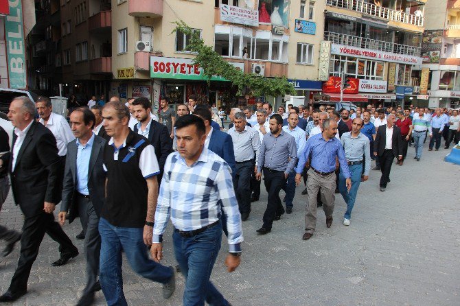 Hakkari’de Darbeye Tepki Yürüyüşü