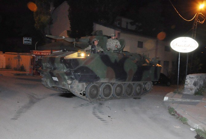 Kars’ta Vatandaşlardan Tanklara Tepki